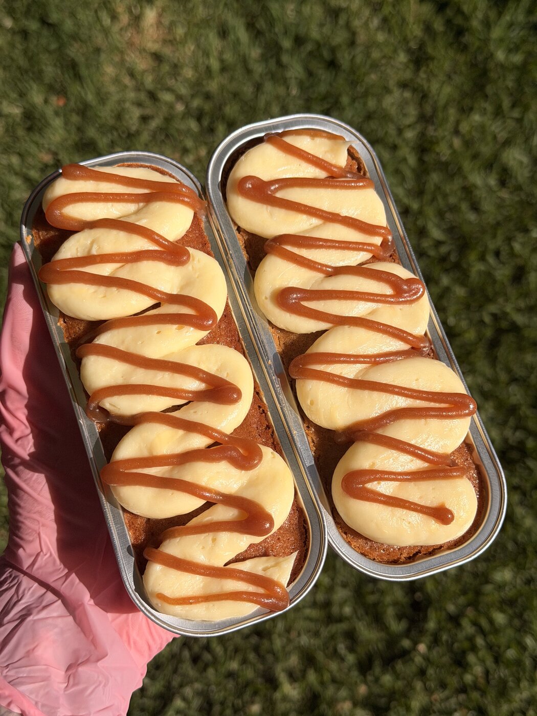 Caramel loaf cakes